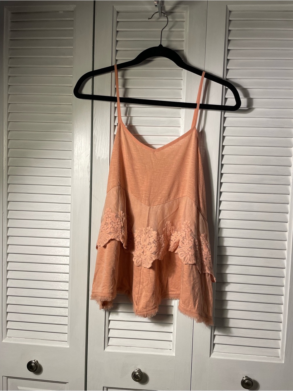 895. Xhilaration Peach Lace Trim Spaghetti Strap Peplum Flowy Tank Medium